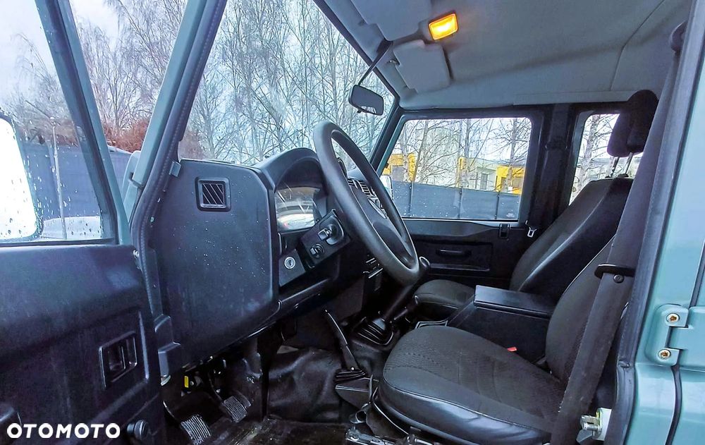 Land Rover Defender - 9