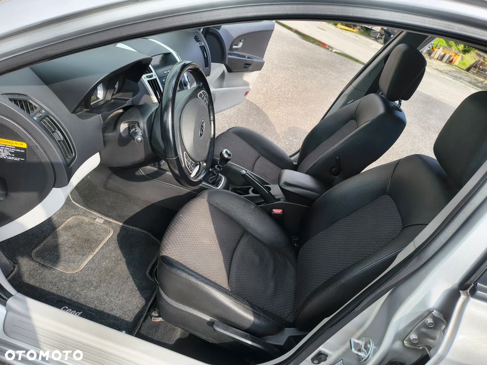 Kia Ceed 1.6 Comfort + - 14