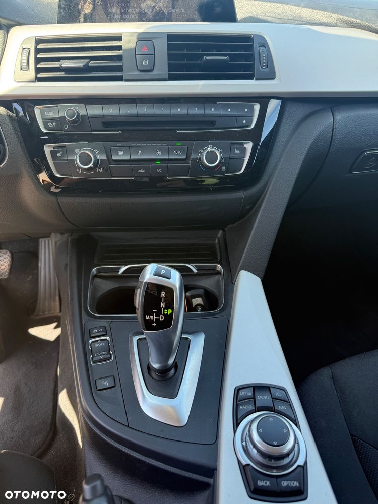 BMW Seria 3 318d M Sport - 12