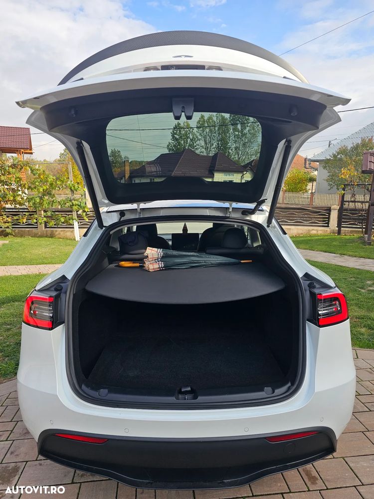 Tesla Model Y Performance Dual Motor AWD - 9