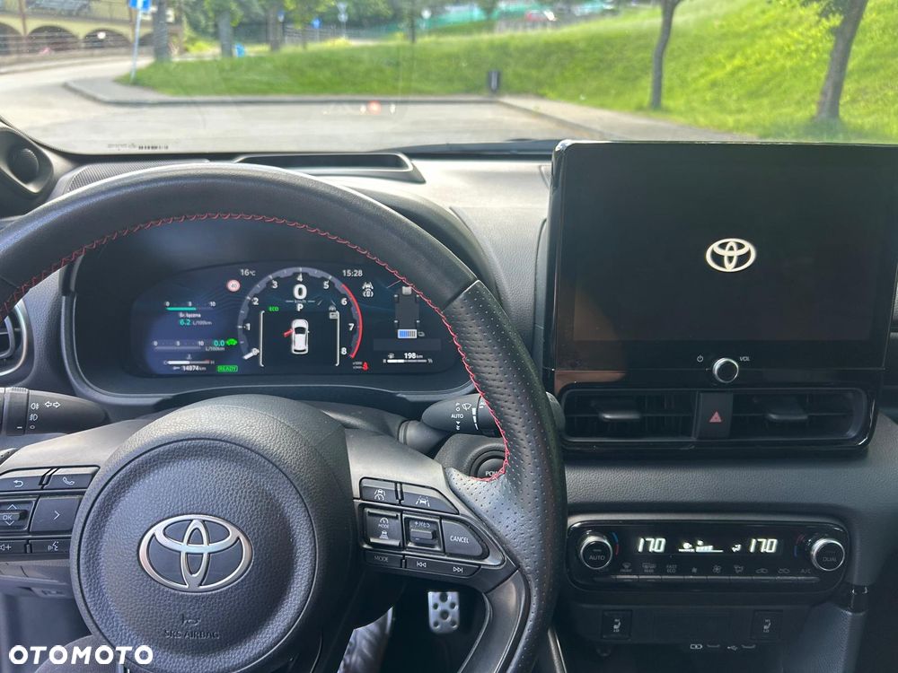 Toyota Yaris Hybrid 1.5 GR Sport - 22
