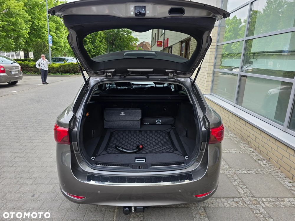 Toyota Avensis - 11