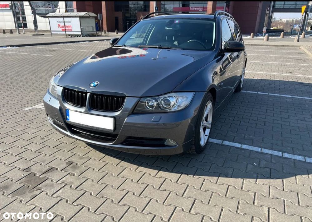 BMW Seria 3 325xi Touring - 2