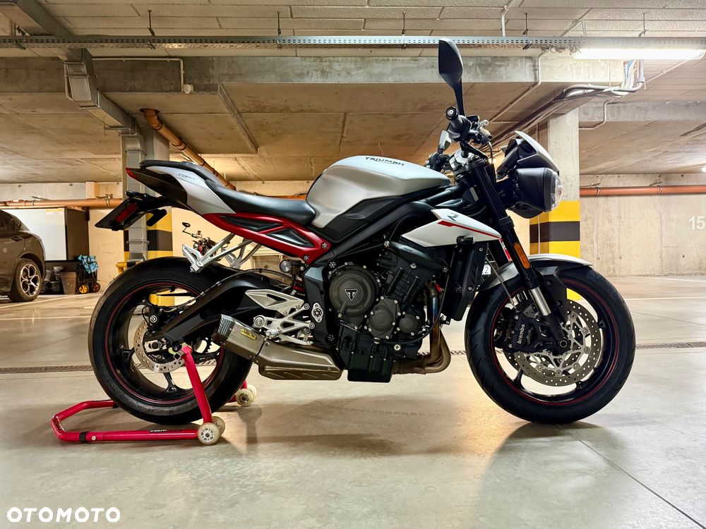 Triumph Street Triple - 1