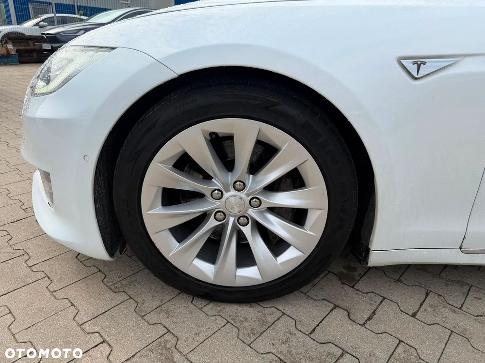 Tesla Model S - 10