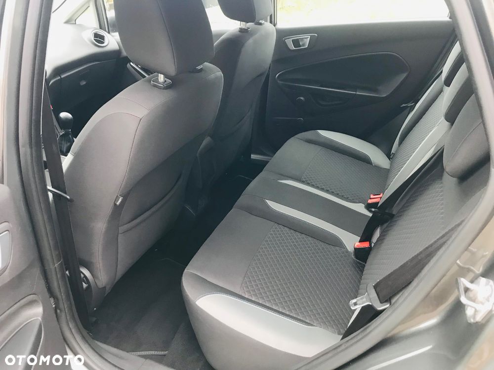 Ford Fiesta 1.0 Champions Edition - 17