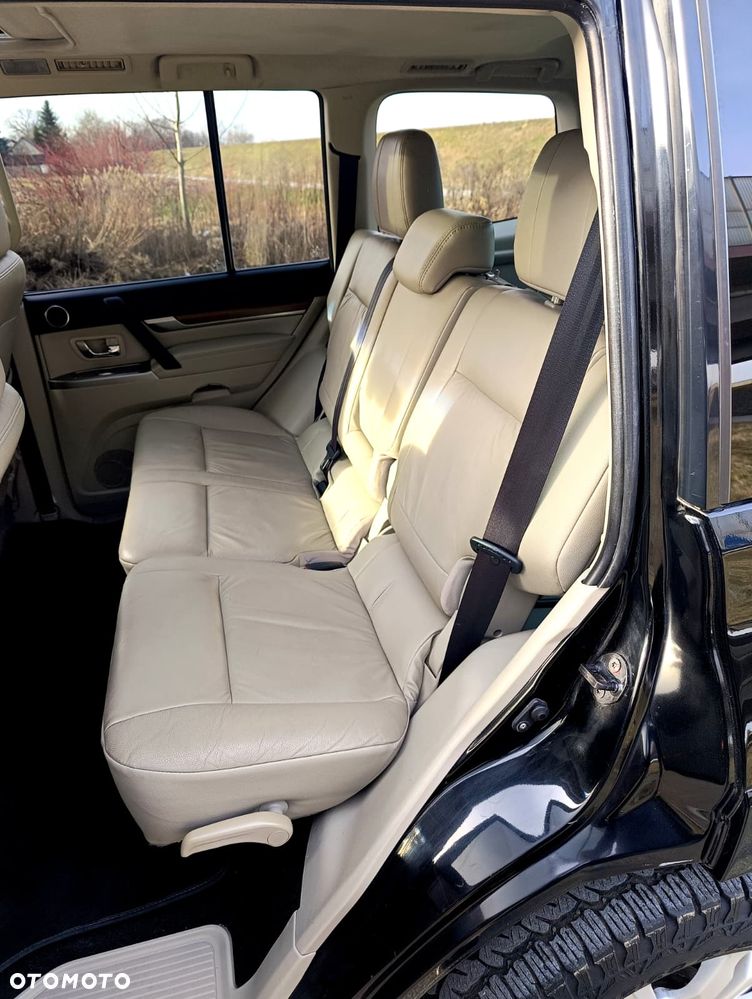 Mitsubishi Pajero 3.2 DID Intense + - 17