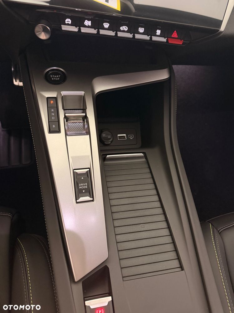 Peugeot 408 - 15