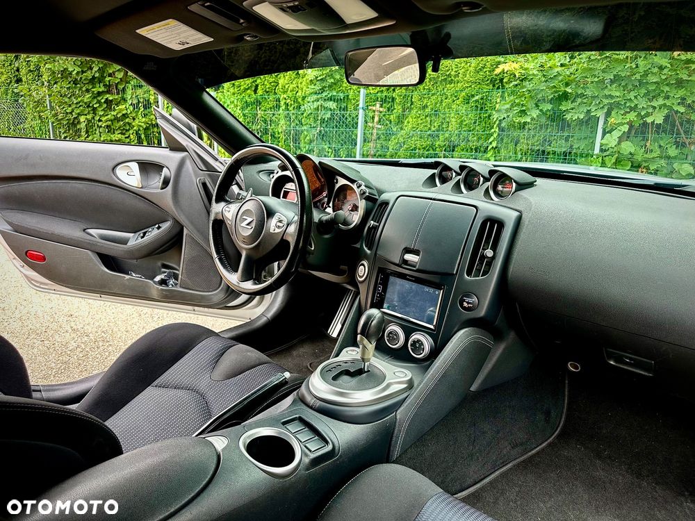 Nissan 370 Z - 11