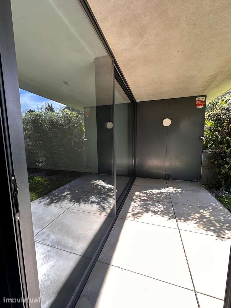 Apartamento T1 em Condomínio de Luxo Fechado | Piscina e Campo Ténis - Grande imagem: 2/35