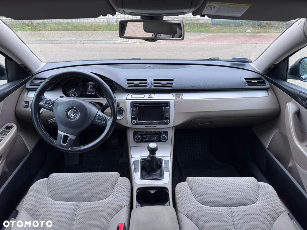 Volkswagen Passat - 13