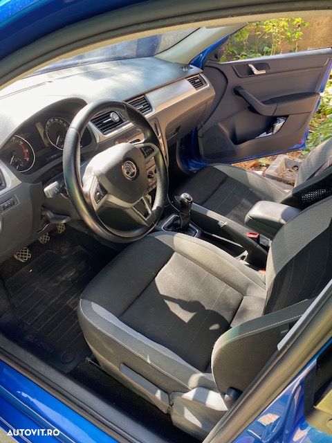 Skoda RAPID 1.2 TSI Ambition - 11