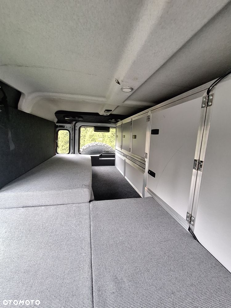 Land Rover Defender - 6