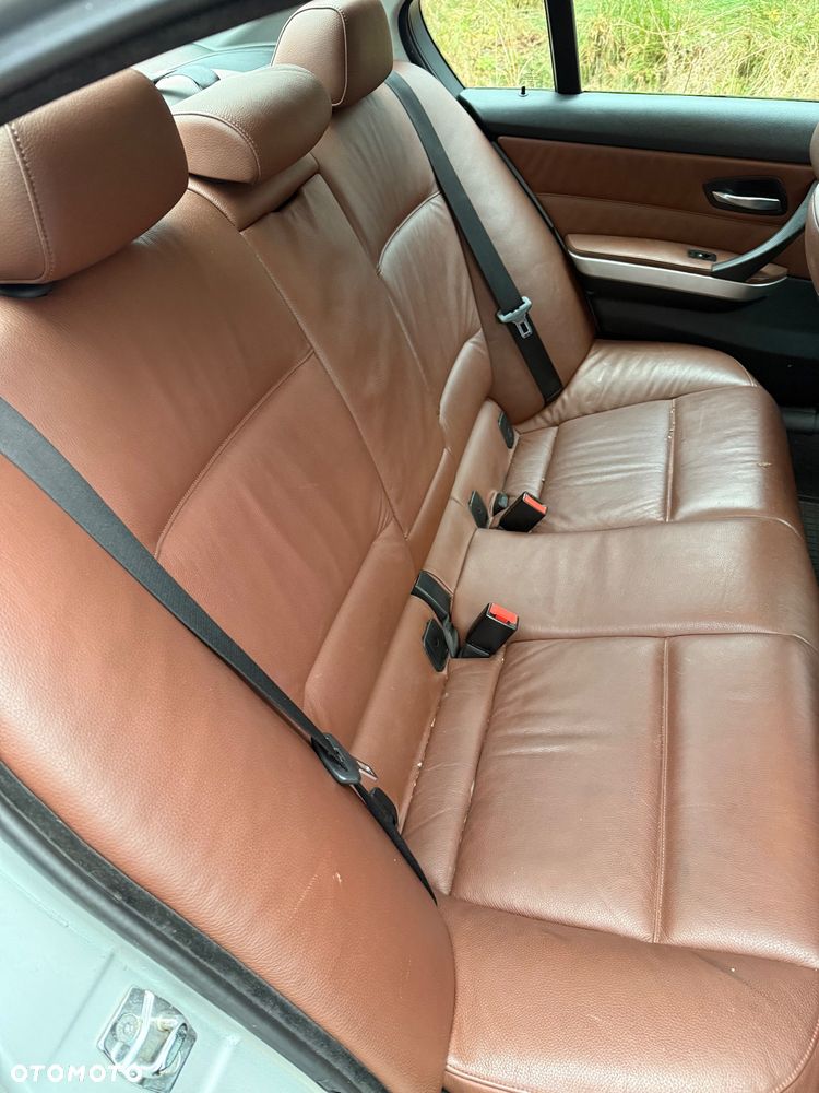 BMW Seria 3 320i - 11