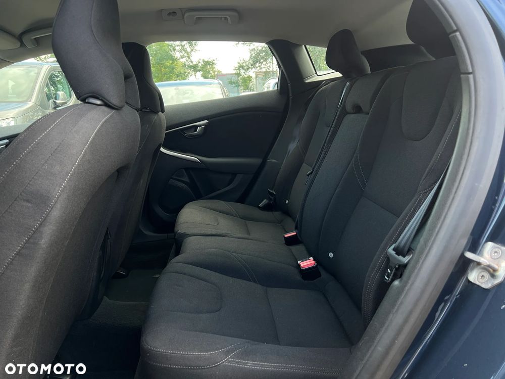 Volvo V40 - 24