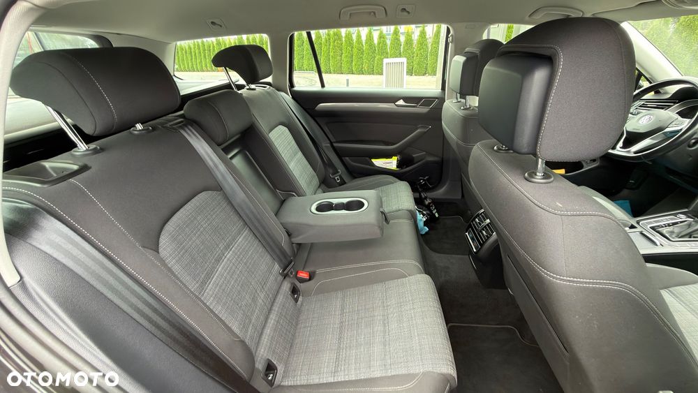 Volkswagen Passat - 14