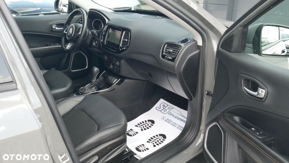 Jeep Compass - 18