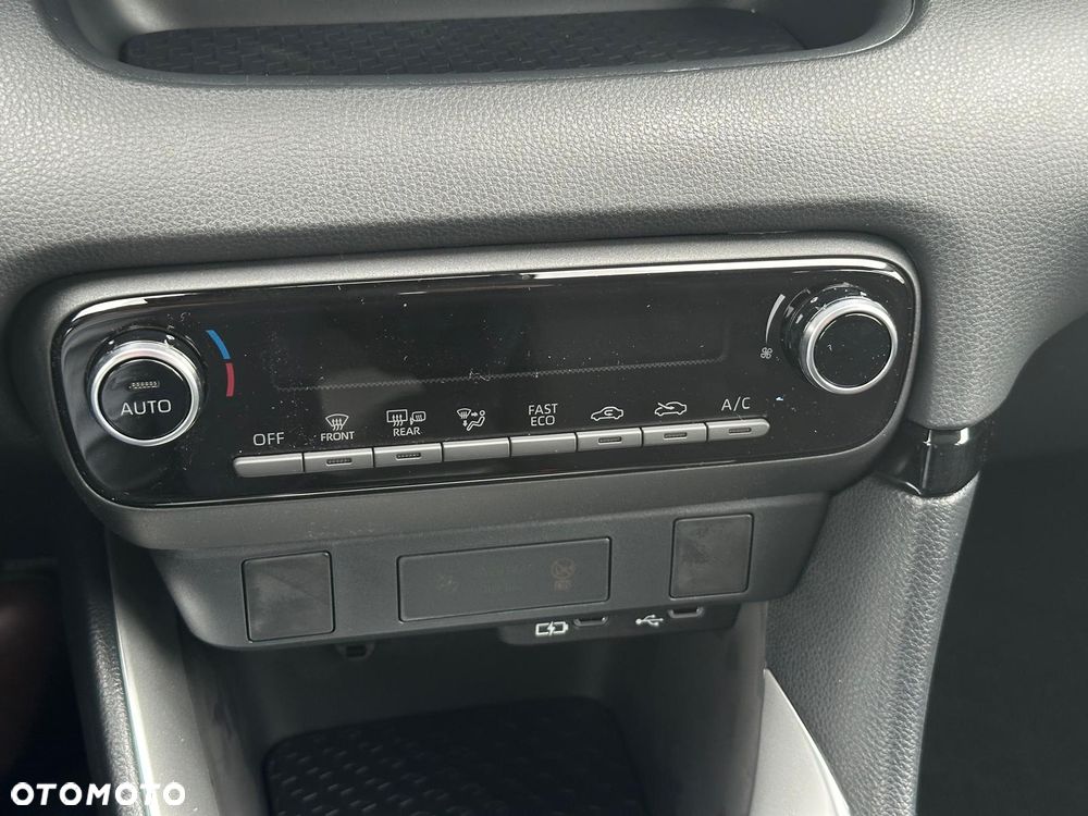 Toyota Yaris Hybrid 1.5 Comfort - 22