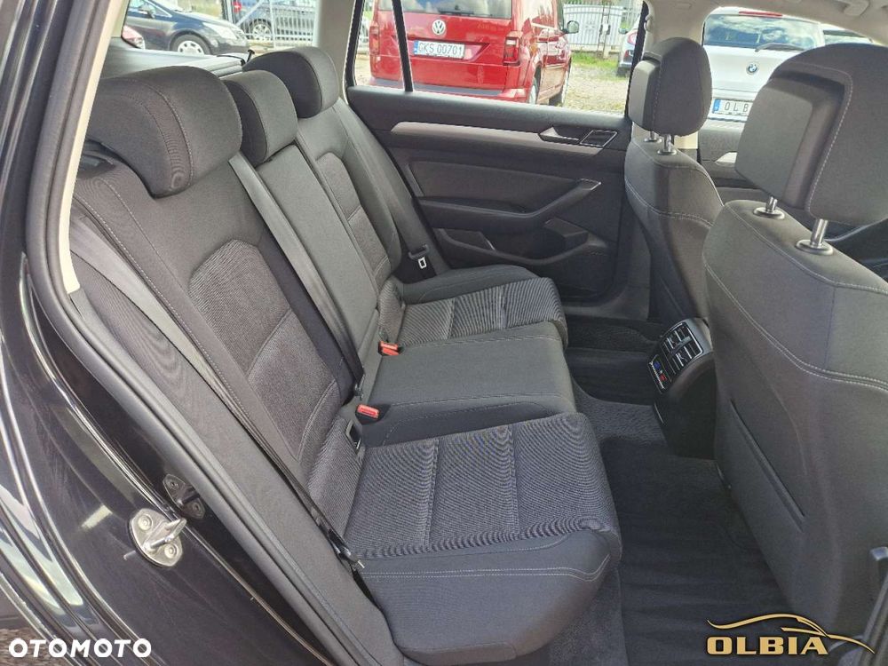 Volkswagen Passat - 18