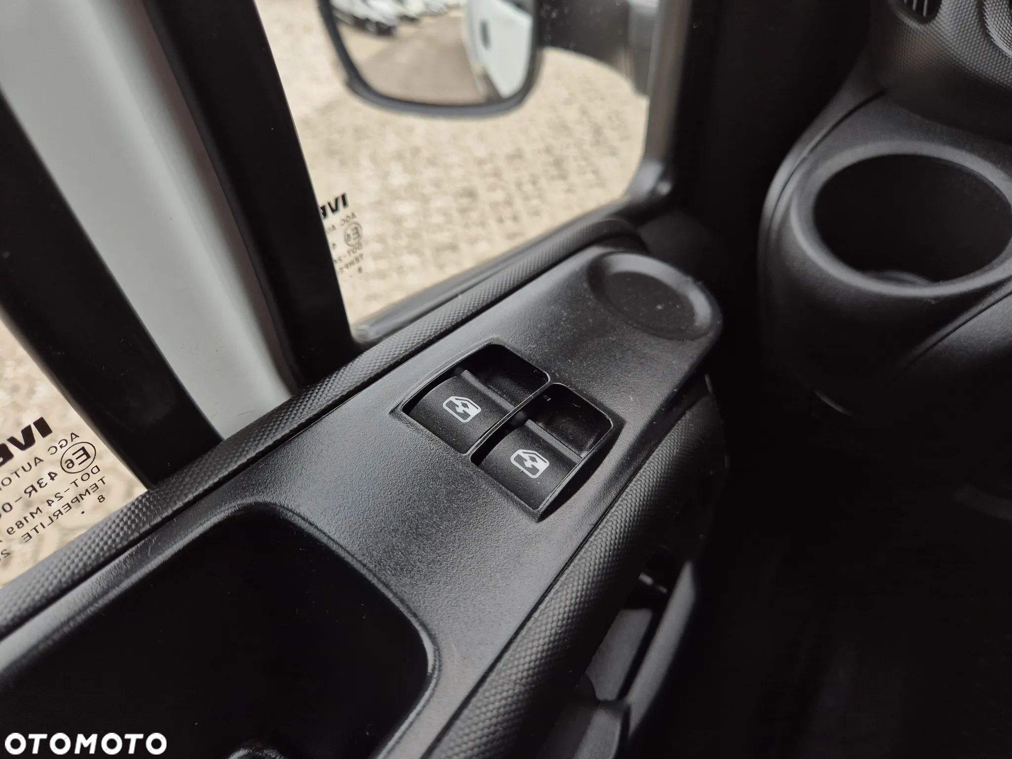 Iveco Daily 35C14, kontener, winda 750KG, bliźniaki - 12