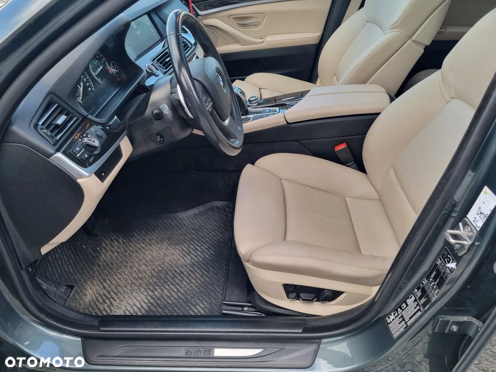BMW Seria 5 528i Sport-Aut Luxury Line - 21