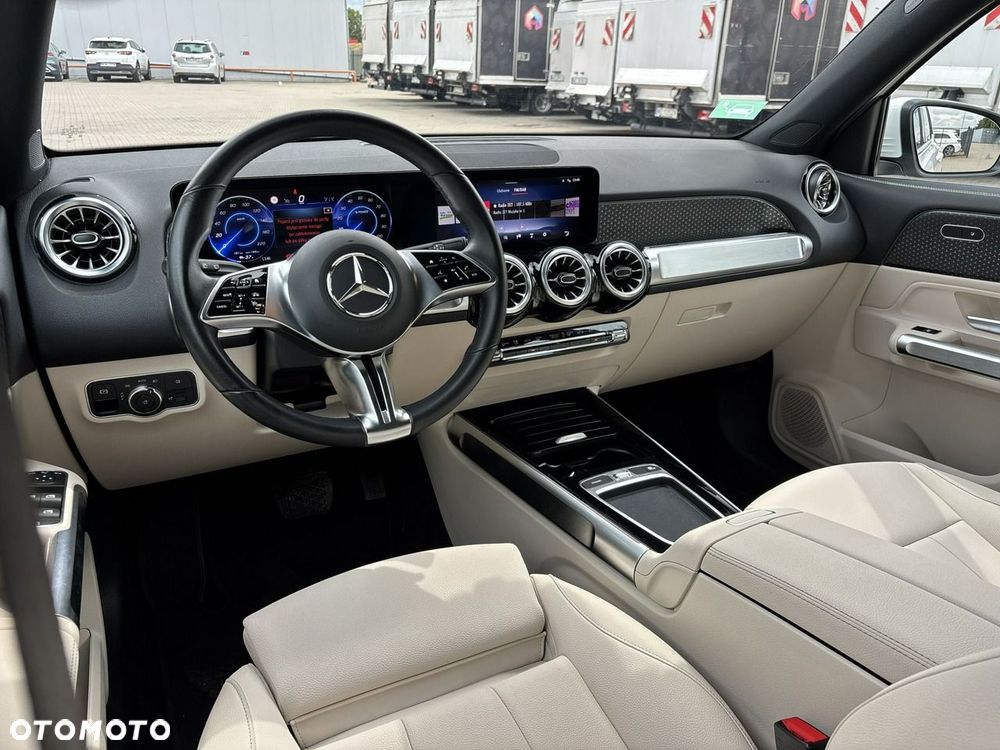 Mercedes-Benz EQB - 12