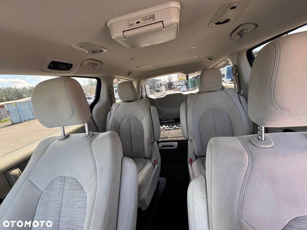 Chrysler Pacifica - 15