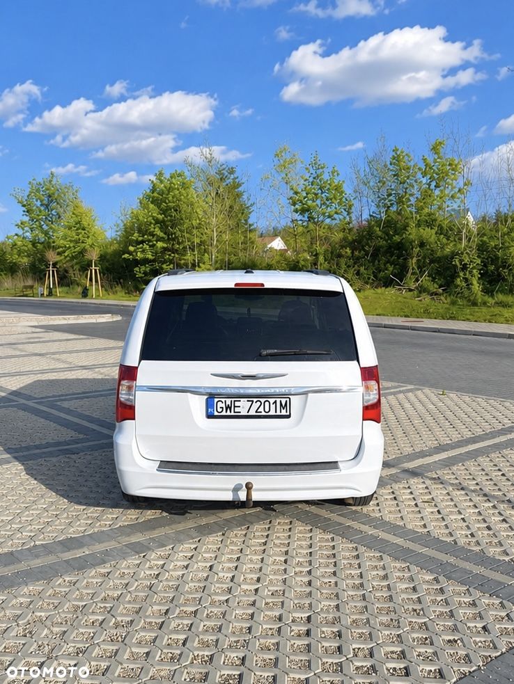 Chrysler Town & Country - 6
