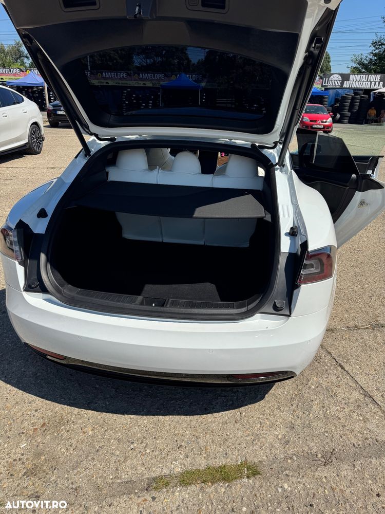 Tesla Model S - 3