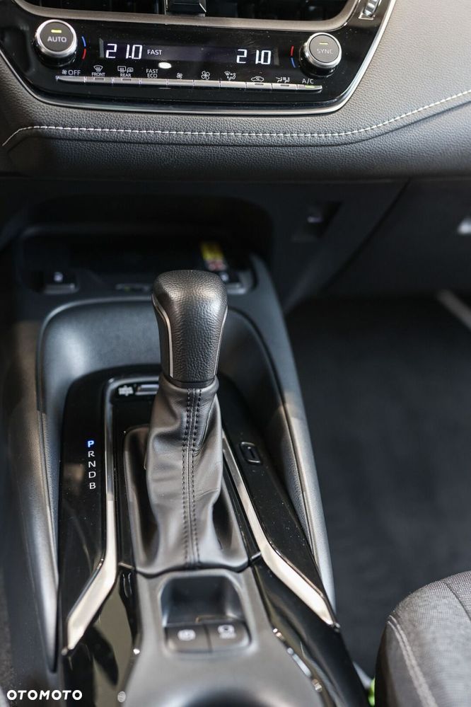 Toyota Corolla 1.8 Hybrid Comfort - 38