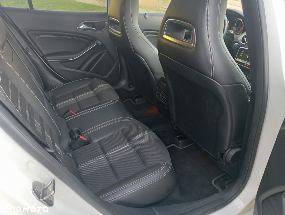 Mercedes-Benz GLA 200 d 4Matic 7G-DCT UrbanStyle Edition - 8