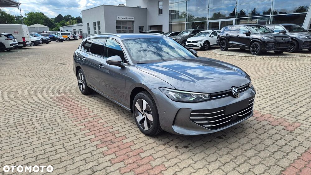 Volkswagen Passat - 1