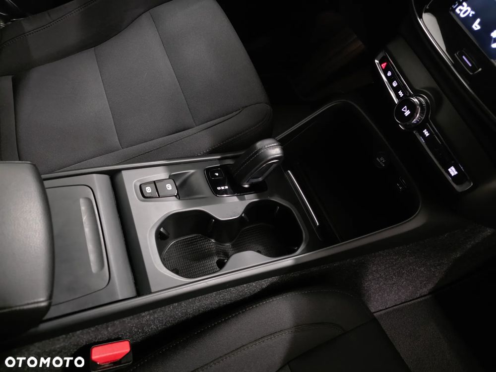 Volvo XC 40 D3 SCR R-Design - 19