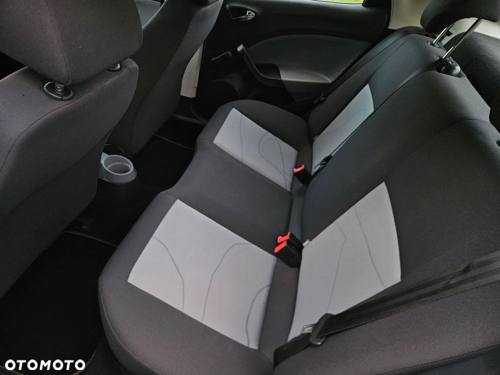 Seat Ibiza 1.2 12V Reference Salsa - 24