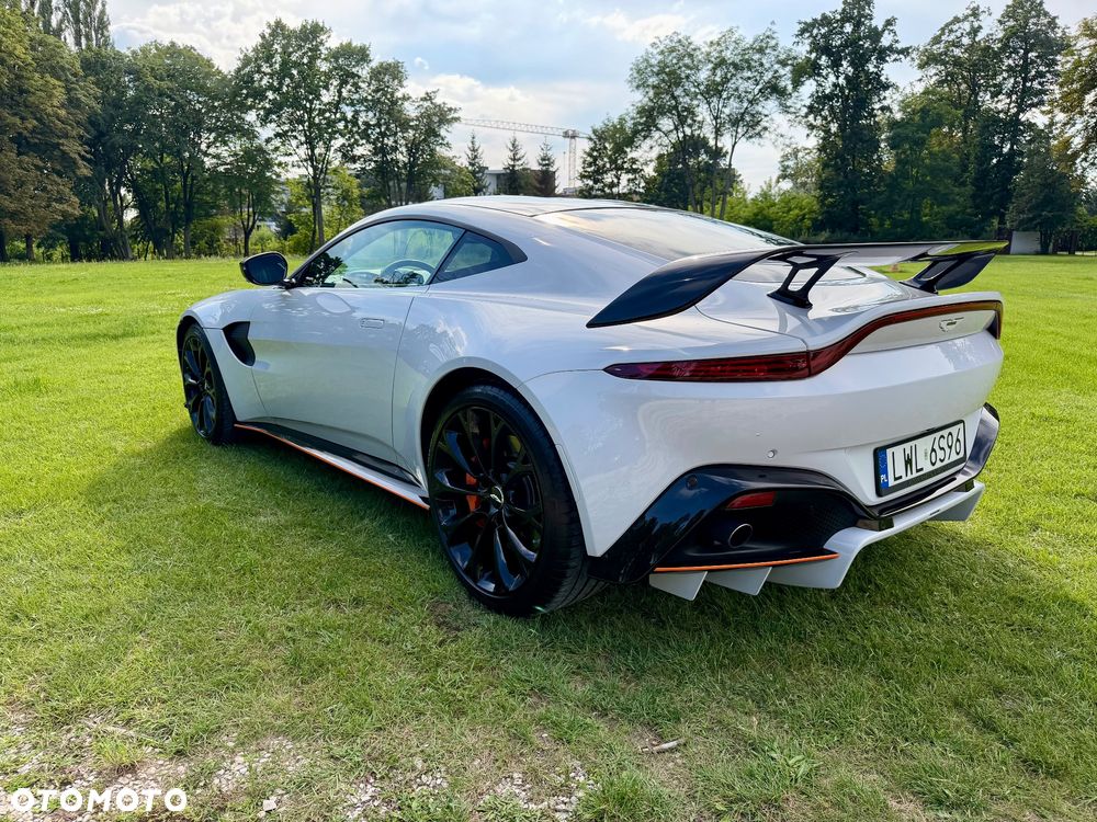 Aston Martin Vantage - 7