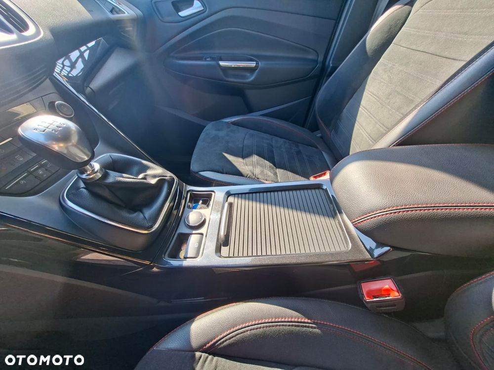 Ford Kuga 2.0 TDCi 4x2 ST-Line - 25