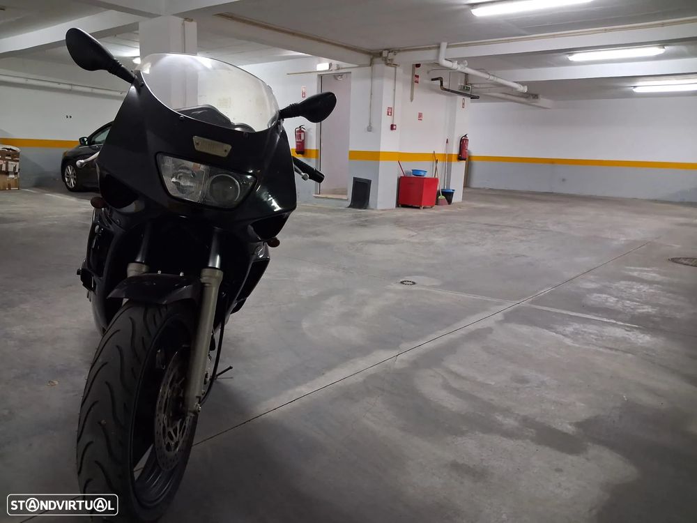 Yamaha FZR - 16
