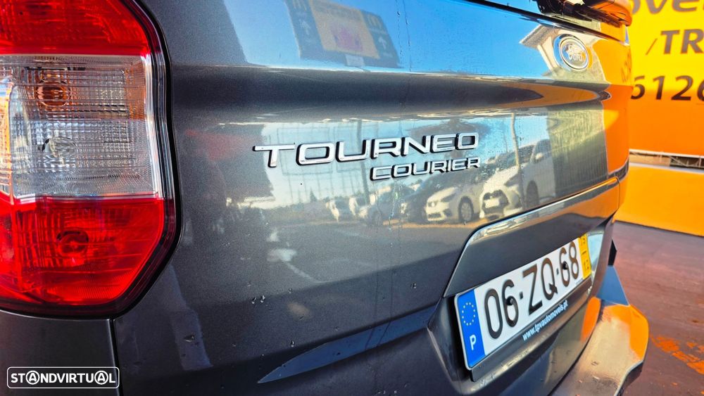 Ford Tourneo Courier 1.0 EcoBoost Titanium - 19