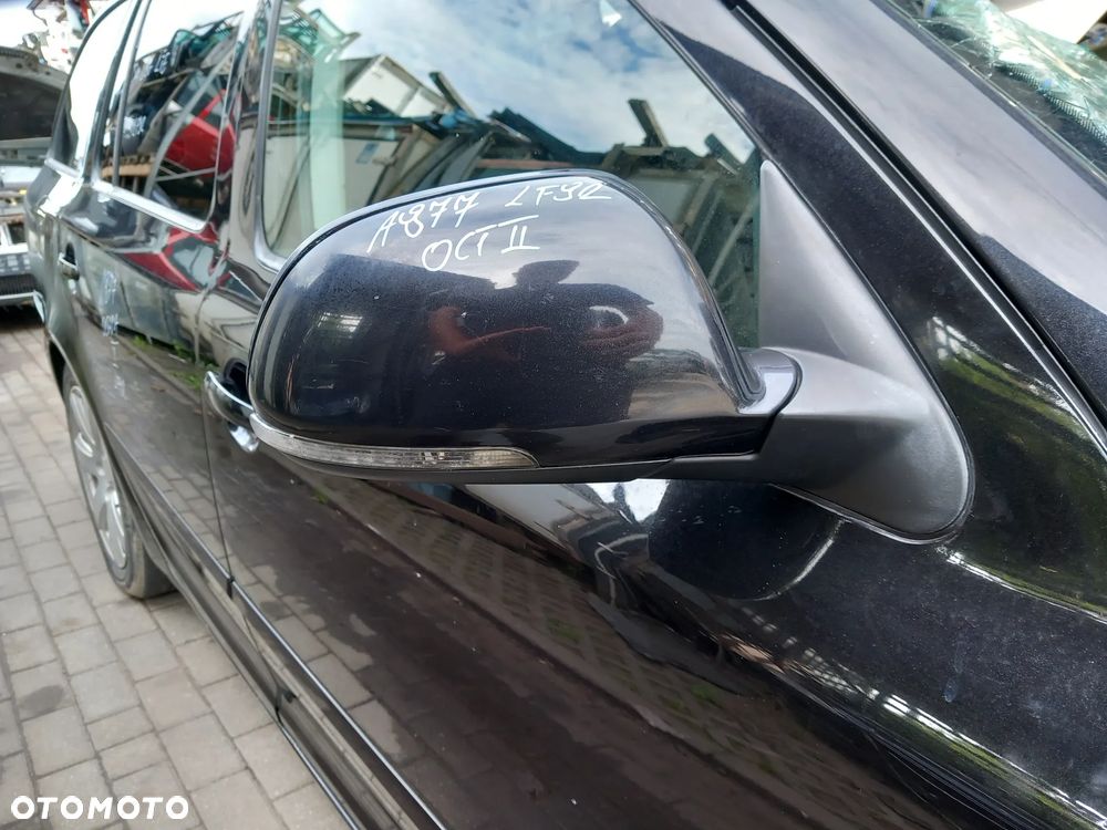 SKODA OCTAVIA II LIFT LUSTERKO PRAWE PRZEDNIE PRAWY PRZÓD KOLOR: LF9R