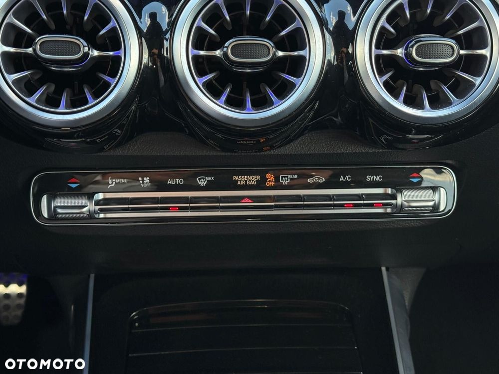 Mercedes-Benz GLB 200 AMG Line 7G-DCT - 22