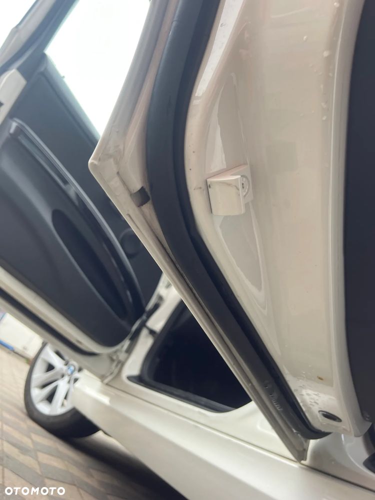 BMW E90 DRZWI TYŁ LEWE ALPINEWEISS 3 - 4