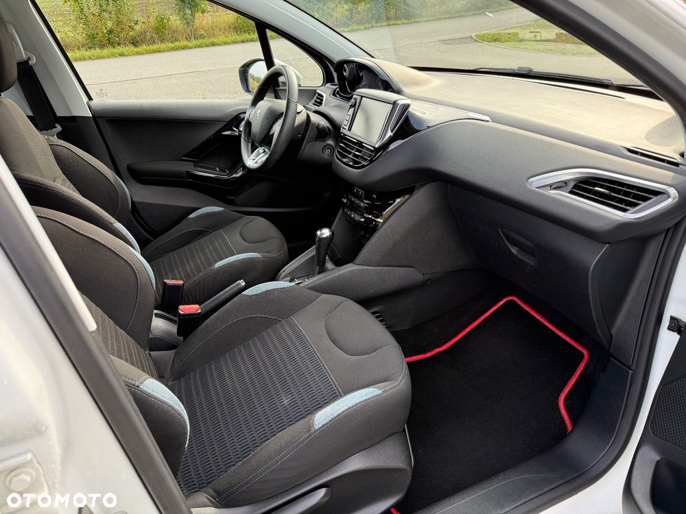 Peugeot 208 120 VTI Automatik Allure - 12