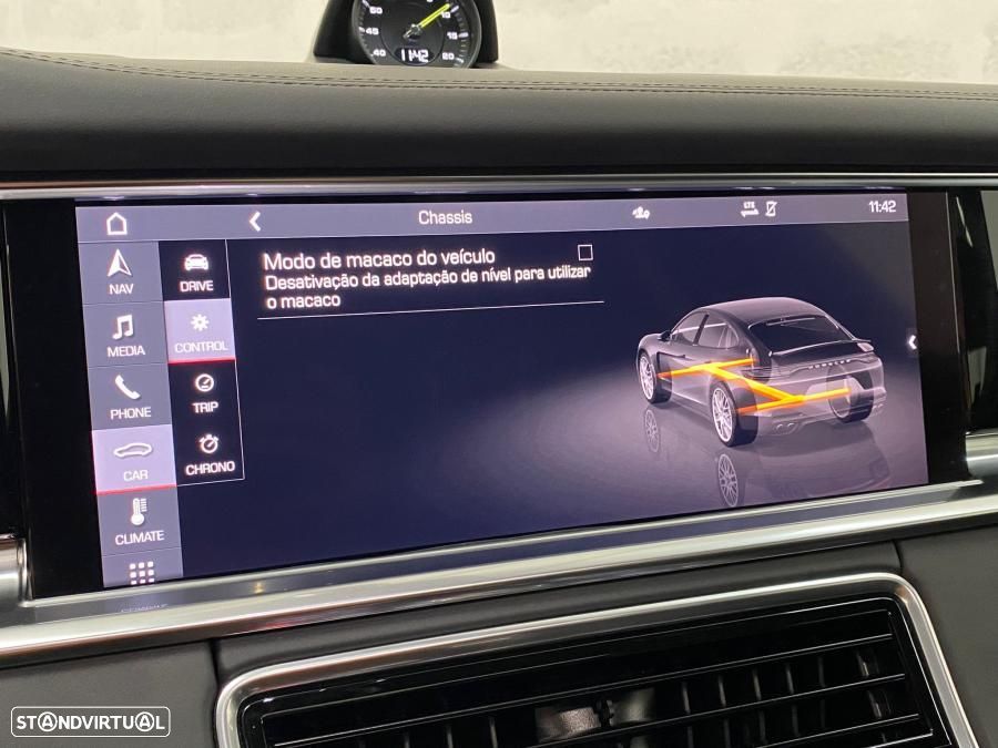 Porsche Panamera 4 E-Hybrid Platinum Edition - 36