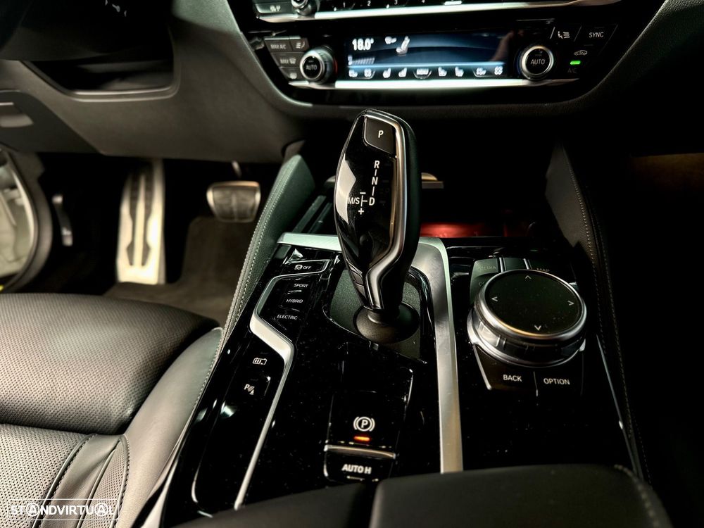 BMW 530 e Pack M - 25