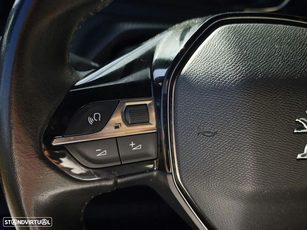 Peugeot 2008 1.2 PureTech Active Pack - 22