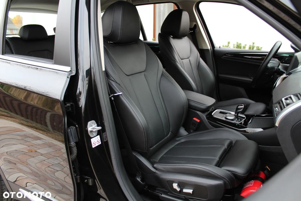 BMW X3 xDrive20i Luxury Line - 22