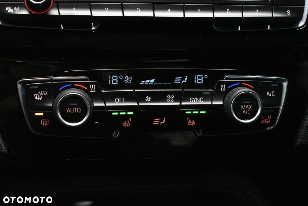 BMW X1 sDrive18i Sport Line - 18