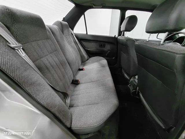 Toyota Corolla Sedan 1.3 XL 12V - 18