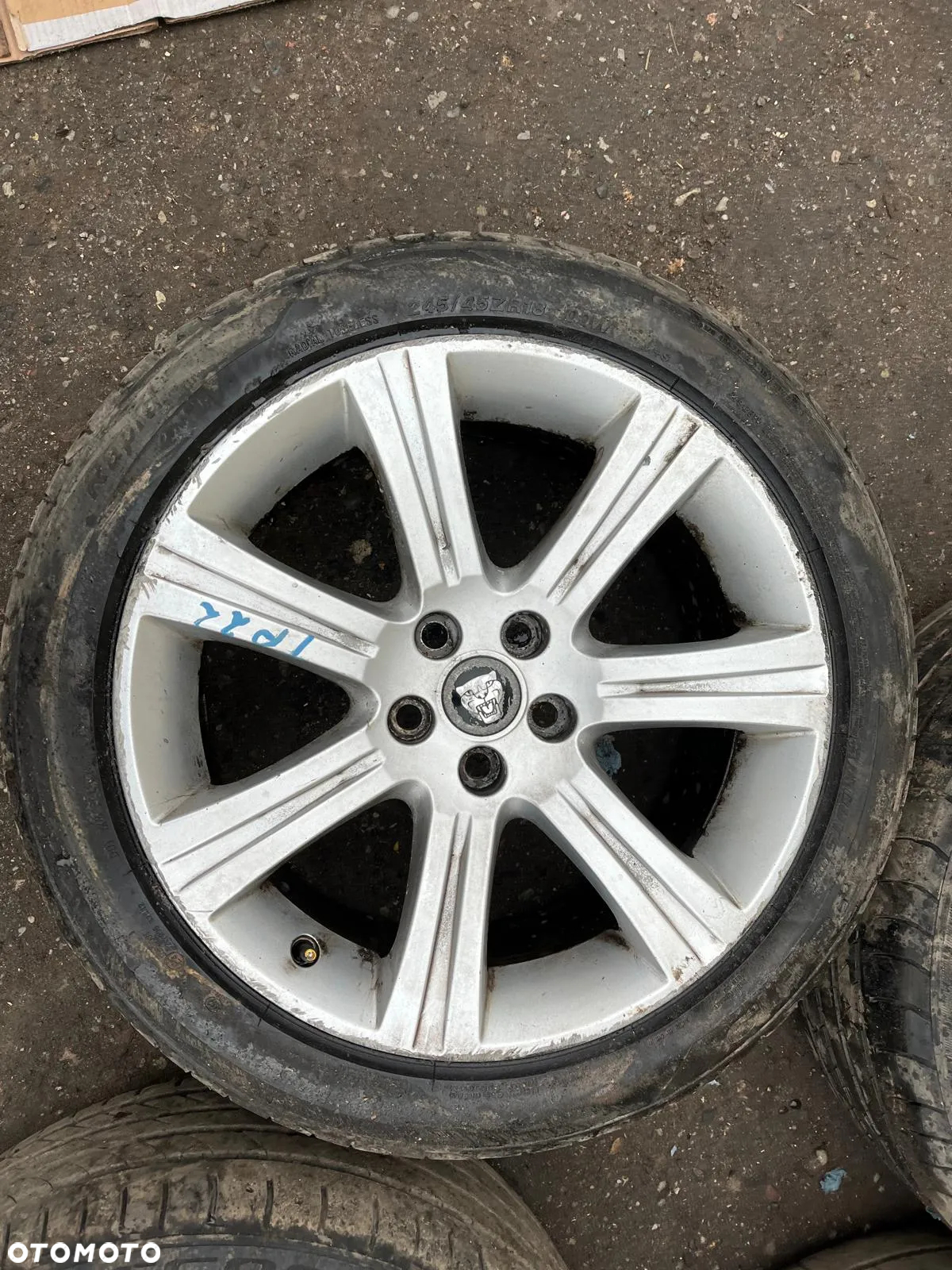 Alufelgi 18 cali z oponami 245/45 R18 M+S Jaguar XF X250 - 5