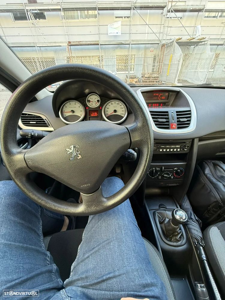 Peugeot 207 1.4 16V Trendy - 3